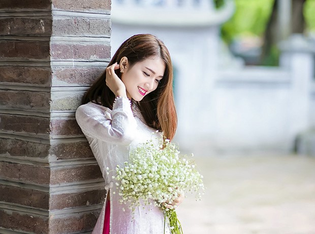 7 dáng chụp ảnh áo dài kỷ yếu tuyệt đẹp